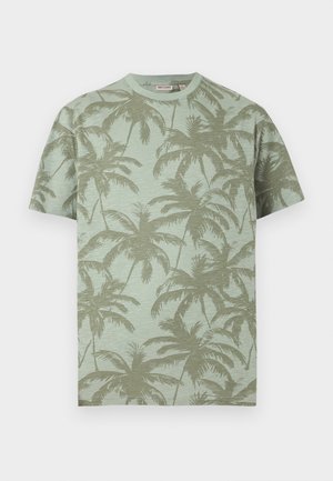 Hele roheline lühikeste varrukatega T-särk tumerohelise palmi mustriga ja ümar kaelus.