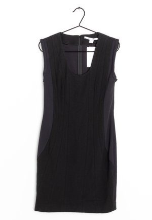 Abito nero senza maniche aderente con scollo rotondo e pannelli laterali in rete, appeso a una gruccia nera con un'etichetta visibile.