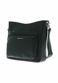 Sac en cuir noir à textures de petits galets, avec poche zippée à l'avant et bandoulière réglable, ornée de quincaillerie en ton argent et du logo Mandarina Duck.