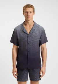 Kortemouwenoverhemd met knopen in gradient tinten van donkergrijs tot zwart, voorzien van een subtiel patroon, een ontspannen kraag en een gladde textuur.