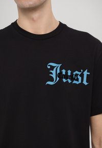 Just Cavalli GOTICH LOGO - Apdrukāts T-krekls - black