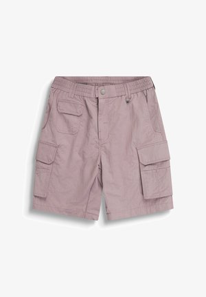Hellmaulfarbene Cargo-Shorts mit elastischem Bund, Druckknopf, Gürtelschlaufen und mehreren Klappentaschen vorne und an den Seiten.