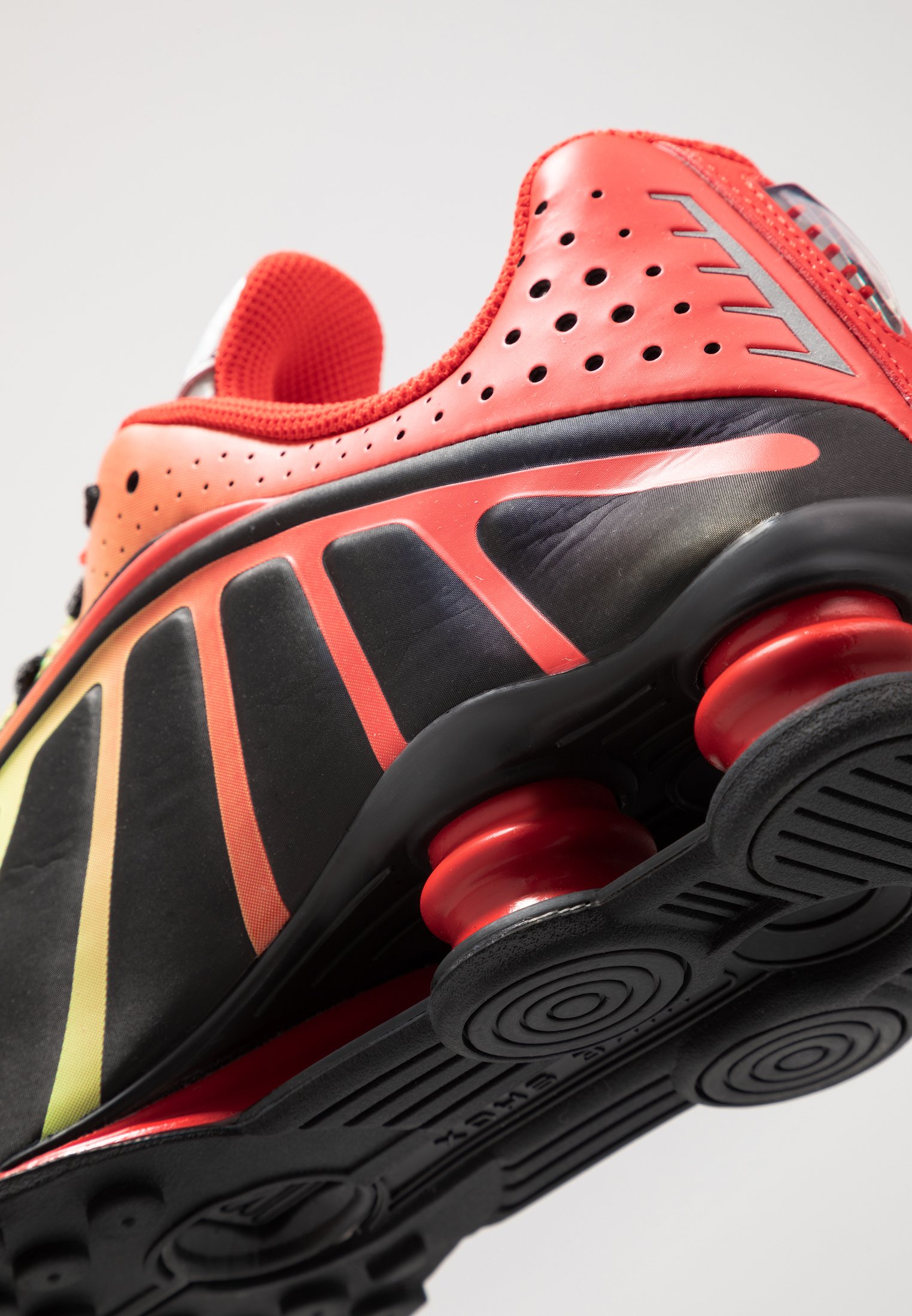 Nike Sportswear SHOX R4 NEYMAR JR. - Zapatillas - black/challenge  red/metallic silver/negro - Zalando.es