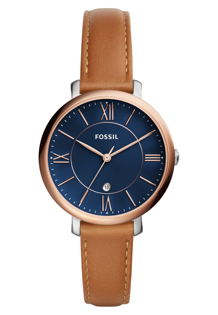 Montre Fossil avec un cadran bleu marine, des accents en or rose, des chiffres romains et un motif texturé, dotée d'un bracelet en cuir marron.
