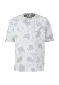 T-shirt blanc avec un motif tie-dye gris, manches courtes et col rond. Confectionné en tissu mélangé de coton, texture douce.