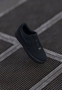 Nike Sportswear AIR FORCE 1 07 LV8 - Sneaker low - black