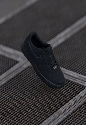 Nike Sportswear AIR FORCE 1 07 LV8 - Trainers - black