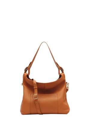 Sac à épaule en cuir camel avec sangle réglable et boucle, texture lisse et design simple sur fond blanc.