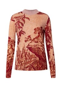 Pull en maille à manches longues couleur terre cuite avec un imprimé historique rouge comprenant des figures, des palmiers et des bannières sur un fond texturé.