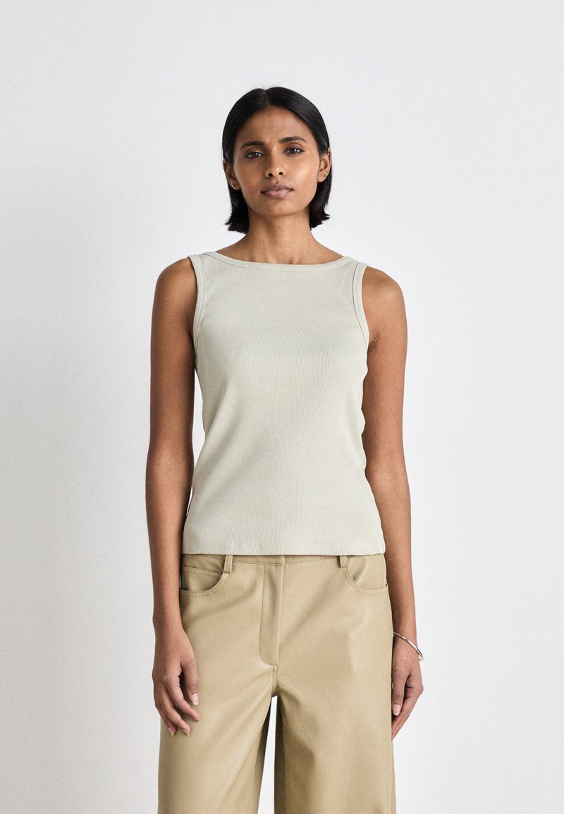 Reversible Top 31