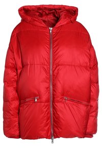 Rød vinterjakke med hætte, lynlås foran og to lynlåslommer. Fremstillet af skinnende, quiltet materiale med en blød tekstur.