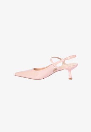 Scarpa slingback in pelle verniciata rosa pallido con punta appuntita, tacco sottile e design con fascia incrociata. Texture liscia con accenti minimi.