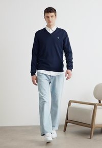 GANT V NECK - Strikkegenser - evening blue