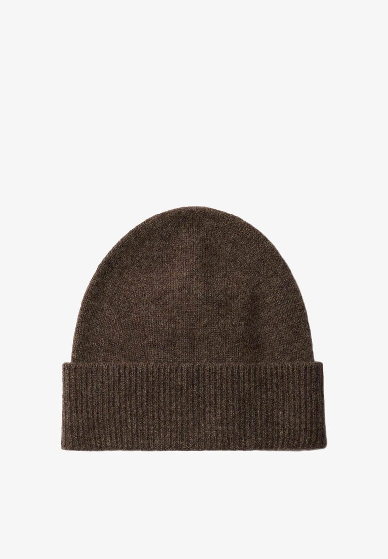 Bonnet en laine tricotée brun foncé avec un revers côtelé plié, présenté sur fond blanc.