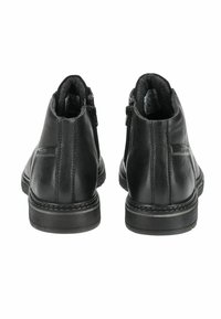 Botas de cuero negras hasta el tobillo con un acabado texturizado, cierres de cremallera y un forro interior suave. Suelas de goma resistentes con costuras en contraste.