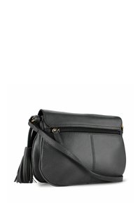 Schwarze Crossbody-Tasche aus Leder mit strukturiertem Finish, ausgestattet mit einem Reißverschlussfach, einer Klappe als Verschluss und einer dekorativen Quastenverzierung.