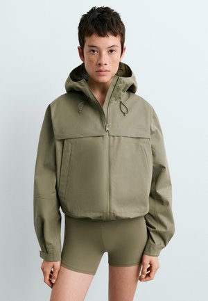 OYSHO, SHORT 10K TECHNICAL WATERPROOF JACKET - Veste imperméable - dark khaki