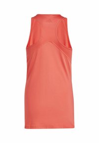 Koraalkleurige mouwloze sporttop met een aansluitende pasvorm, zachte textuur en versterkte stiksels. Heeft een ronde halslijn en een racerback-stijl.