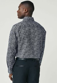 Next EASY IRON PRINTED OXFORD REGULAR FIT - Camicia - navy blue floral