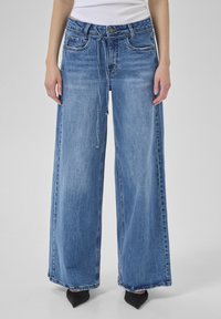 My Essential Wardrobe MID WIDE - Flared-farkut - medium blue wash