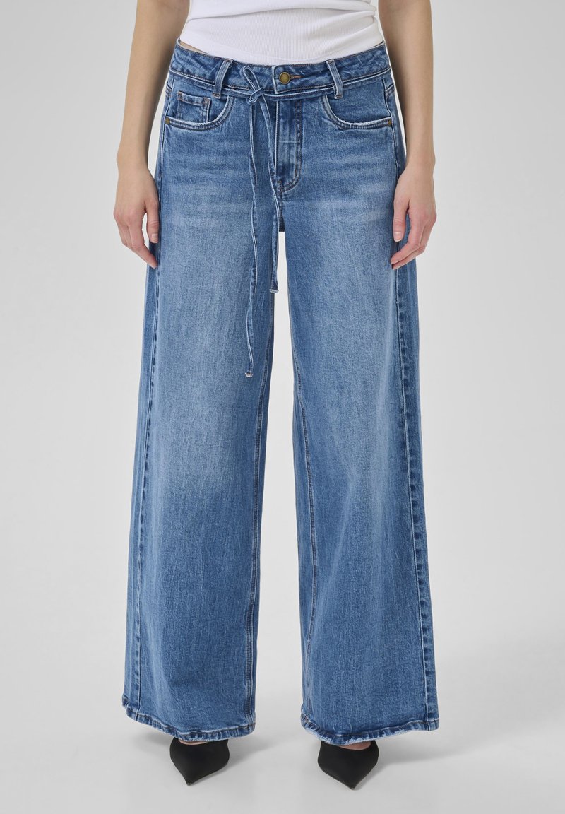 My Essential Wardrobe MID WIDE - Flared-farkut - medium blue wash