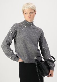 Pieces PCREA HIGH NECK PEARL - Strickpullover - magnet