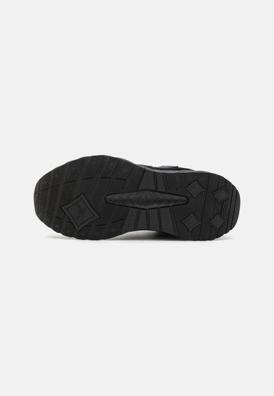 MCM SKYWANDER - Športni copati - black