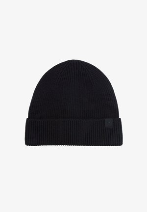 Gorro negro de punto con textura acanalada y un puño doblado. Cuenta con una pequeña etiqueta negra con un logo en el lateral.
