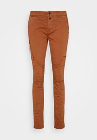 Hnědé, slim-fit kalhoty vyrobené z měkké látky, se dvěma předními kapsami, boční kapsou na zip a kontrastními knoflíkovými uzávěry.
