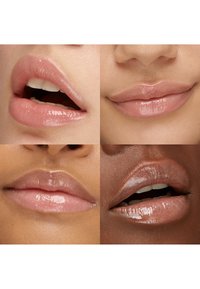 Quatre gros plans de lèvres diverses avec un gloss brillant couleur nude, deux avec la bouche légèrement ouverte et deux avec les lèvres fermées.