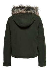 Giacca verde scuro con cappuccio, caratterizzata da un rivestimento in pelliccia sintetica. Ha una texture liscia e un design corto, con elastico all'orlo.