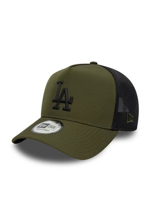 Casquette de baseball en mesh vert olive et noir avec logo "LA" noir sur l'avant et sangle réglable, autocollant de la marque New Era sur la visière.