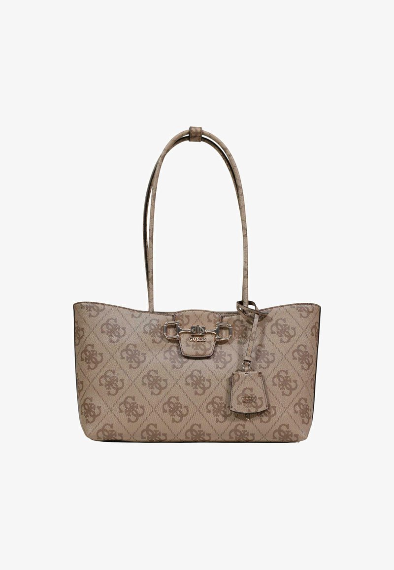 Sac fourre-tout marron Guess avec motif monogramme, doubles anses, détail de boucle à l'avant, et étiquette de marque attachée.