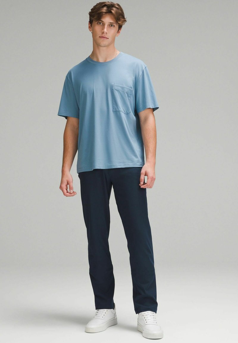 Pantalon ABC Classic-Fit Warpstreme Taille 32 – Nike, Gris, Coupe Droite, Idéal Bureau Ou Détente