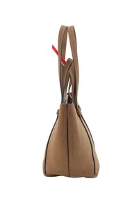 Borsa in suede marrone con cuciture nere, forma triangolare e doppi manici. Presenta un dettaglio con etichetta rossa sul manico.