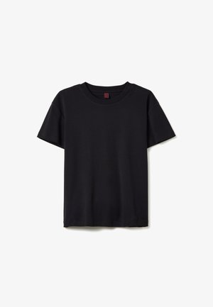 Zwarte t-shirt met korte mouwen, gemaakt van gladde stof. Heeft een klassieke ronde hals en een rechte onderrand zonder extra patronen of accenten.