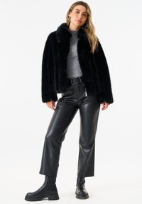 GINI LONDON Winter jacket - schwarz