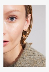 Unausgewählt, gold-coloured