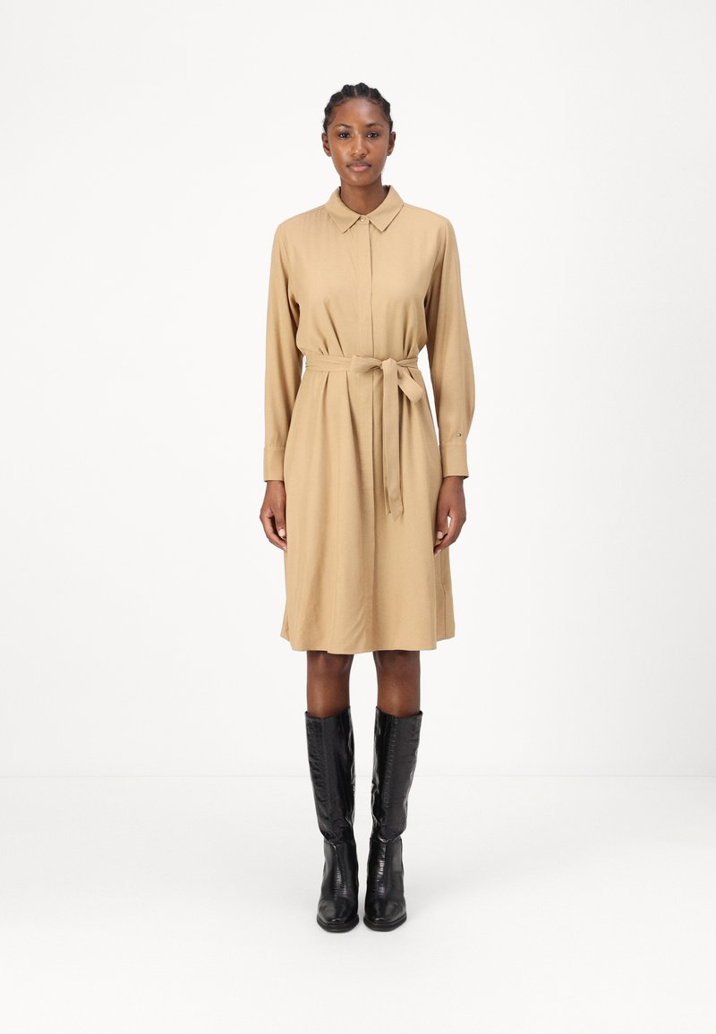 Tommy Hilfiger FLUID DRESS - Marškininė suknelė - classic khaki