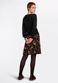 King Louie RIVERA - Gonna a campana - black