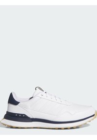 Baskets de sport basses blanches avec des accents bleu marine, semelle en gomme texturée et lacets blancs, vues de profil sur un fond clair.