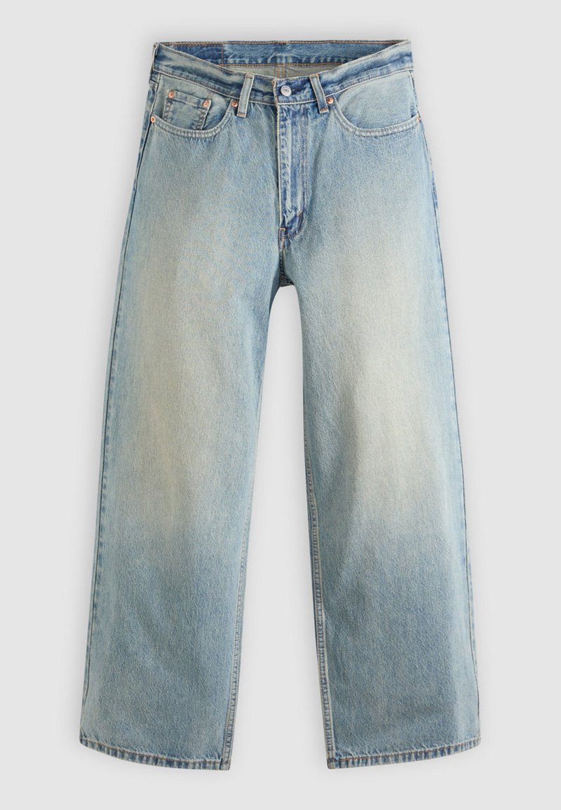 Lyseblå, vidbenede cowboybukser med en falmet finish. Har et standard fem-lomme-design og lukning med metal knap.