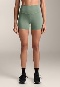 Športové šortky v mätovo zelenej farbe s vysokým pásom vyrobené z hladkej, elastickej tkaniny s plochým pásom a jemným švom.