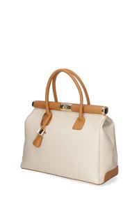 Bolso de mano de cuero crema con detalles en marrón, dos asas y un cierre de oro. Presenta una superficie texturada y una forma estructurada.