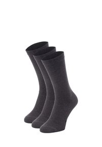 Drei Paar graue Baumwollsocken mit gerippten Bündchen und glatter Textur, die ein klassisches Knöchellängen-Design und verstärkte Zehen aufweisen.