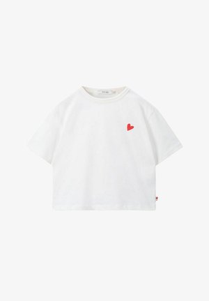 Weißes T-Shirt mit kurzen Ärmeln und rotem Herz-Logo auf der linken Brust, aus Baumwolle gefertigt, mit lockerer Passform und rundem Halsausschnitt.