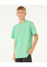 Camiseta de algodón verde menta de manga corta, con cuello redondo y un gráfico de sol con un detalle de ola en el centro.
