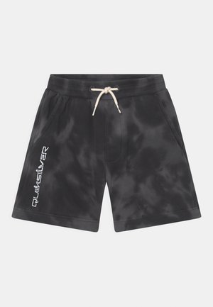 Czarno-szorty typu tie-dye z białym ściągaczem w talii oraz pionowo nadrukowanym logo "Quiksilver" na lewej nodze.