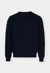 Marineblauer Pullover mit strukturiertem Rippenmuster, Rundhalsausschnitt und langen Ärmeln. Mit geradem Saum und minimalistischem Design ohne sichtbare Logos.