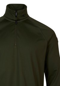 Pullover verde oliva con mezza zip realizzato in tessuto morbido e stretch. Presenta un colletto alto e dettagli di cucitura sottili.